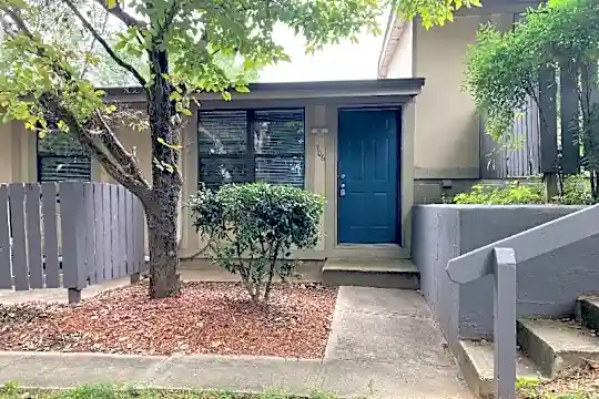 105 Springbrook Dr Photo 2