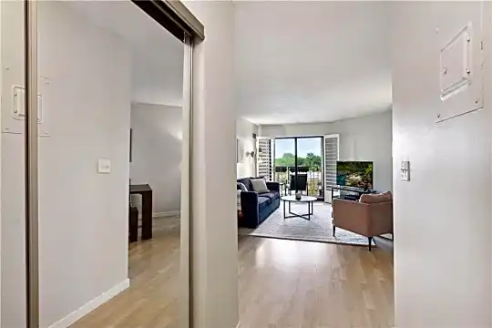 3131 Excelsior Blvd #710 Photo 2