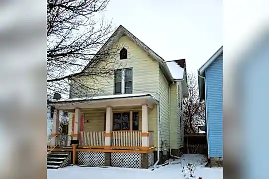 601 N McLellan St. Photo 2