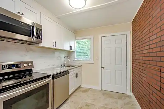 5404 Carol Cir SW Photo 2