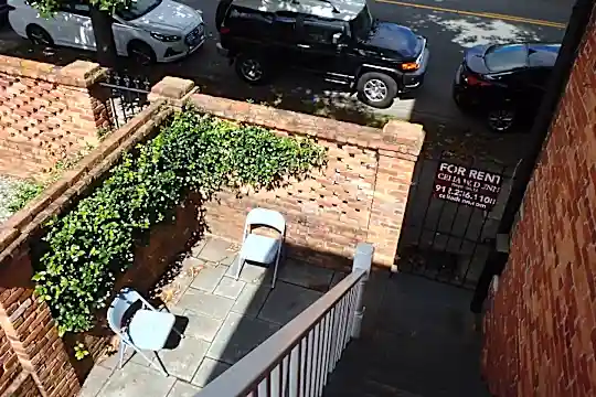 502 Barnard St Photo 2