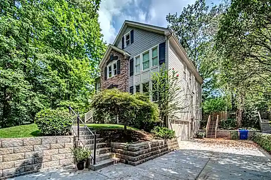 2555 Ridgewood Rd NW Photo 2