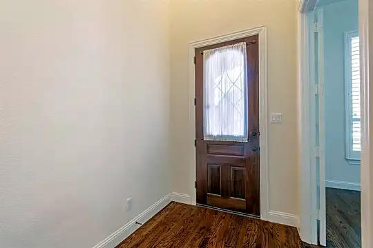 2705 Albany Dr Photo 2