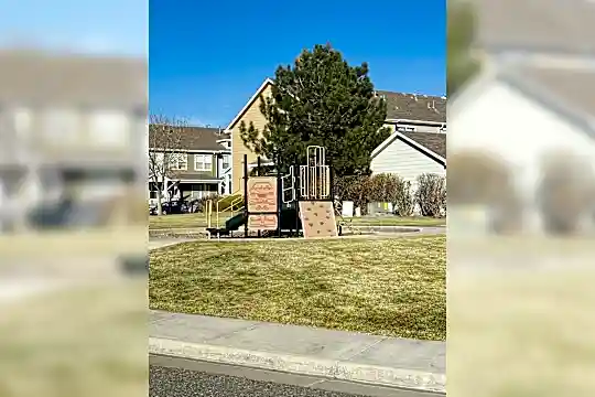 15612 E 96th Way Photo 2