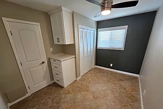 7041 Pickering Ave Photo 2