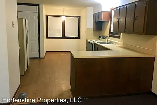1051 7th St Photo 2