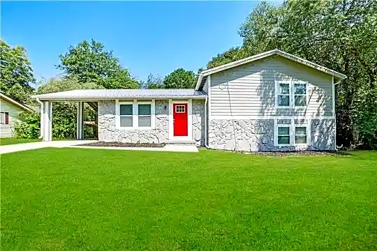 556 Lakeridge Dr SE Photo 1