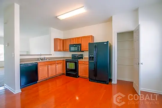 6823 Blackstone Pl Photo 2