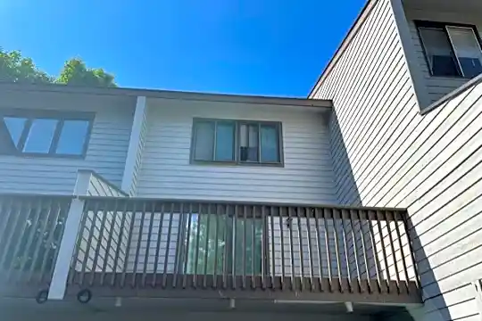 322 W Eagle Lake Dr Photo 2