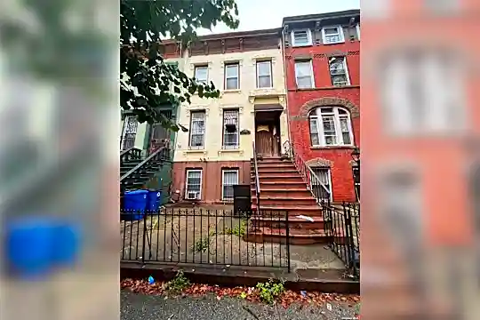 571 Macon St Photo 1