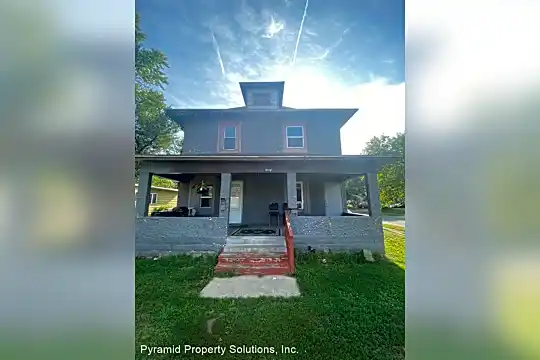 3003 Cambridge St Photo 1