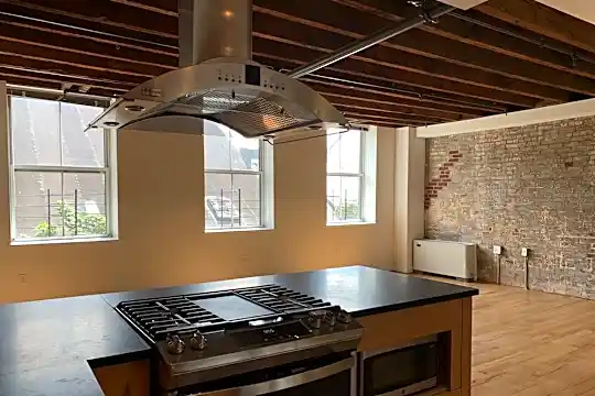 225 Front St Photo 1