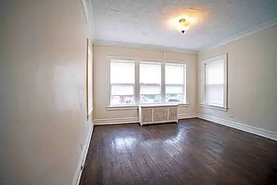 10918 S Vernon Ave #1 Photo 2