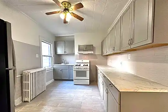 382 Summit Ave #2 Photo 2