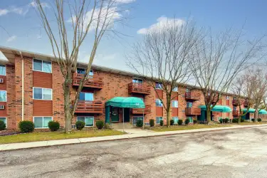 Heritage Green Apartments - 50-60 Shaddle Lane | Mundelein, IL for Rent ...