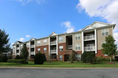 Eagle Harbor Apartments - Carrollton, VA 23314