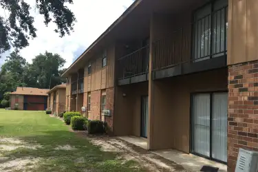 Azalea Woods Apartments - 811 W Mary St | Valdosta, GA for Rent | Rent.