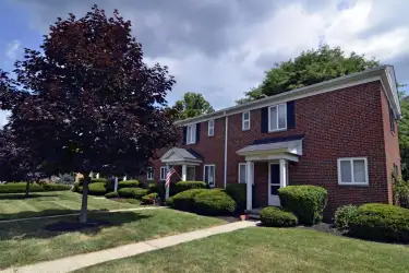 Lawn Village Apartments and Townhomes - 22445 Lorain Rd | Fairview Park ...