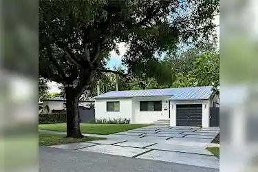 579 Hunting Lodge Dr Houses - Miami Springs, FL 33166