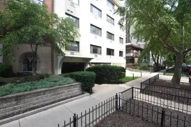 Deming Place Apartments - Chicago, IL 60614