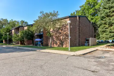 LaFonda Apartments - 1021 North Rd | Fenton, MI Apartments for Rent | Rent.