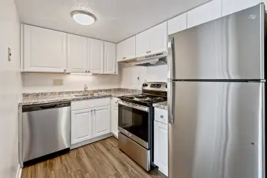 Winchester Park & Woods - 125 Village Grn N | Riverside, RI Apartments ...