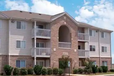 Landings & Villas of Hickory Apartments - Hickory, NC 28601