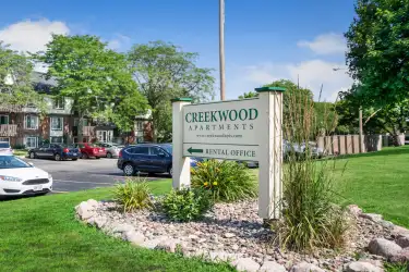 Creekwood Apartments - Green Bay, WI 54304