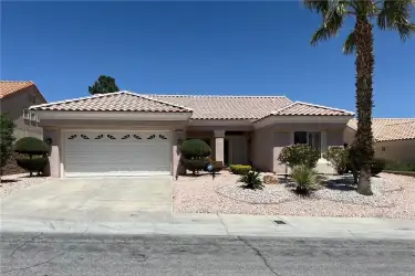 10700 Grand Cypress Ave Houses - Las Vegas, NV 89134