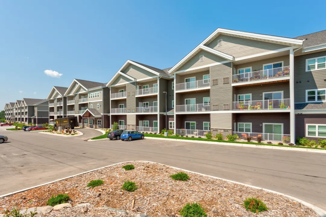 Silver Ridge - Apartments in Maplewood, MN