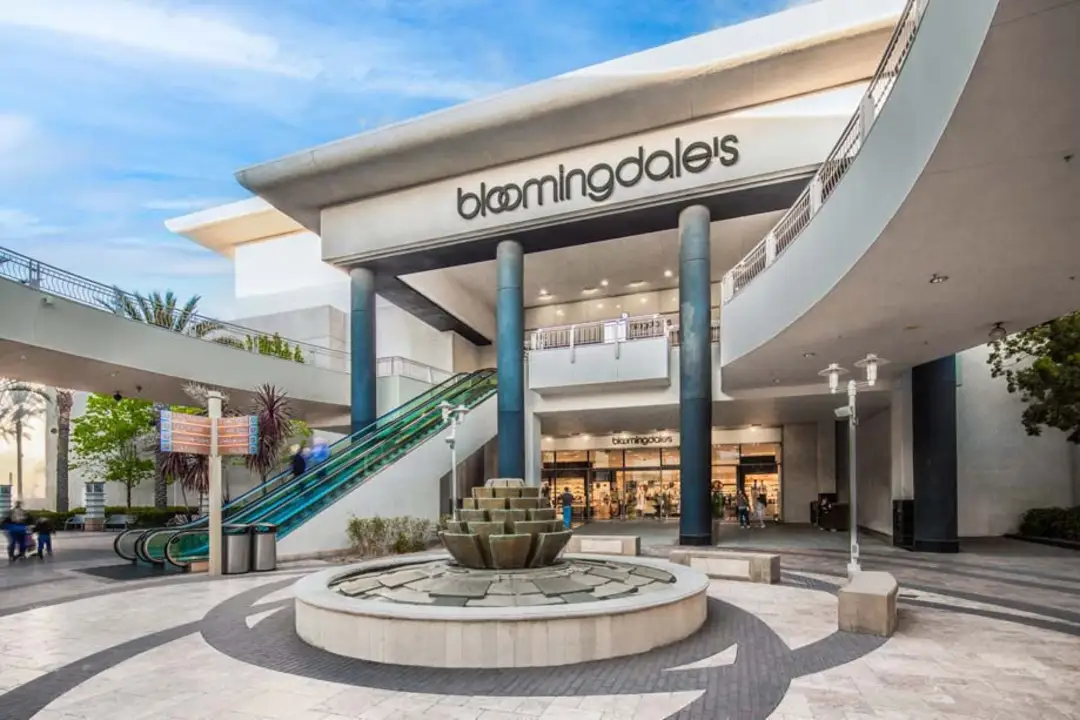Fashion Valley Mall - Bloomingdale's Back Lot, San Diego, CA
