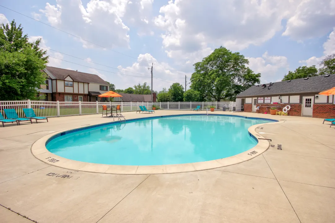 Maple Grove Apartments - Sterling Heights, MI 48312