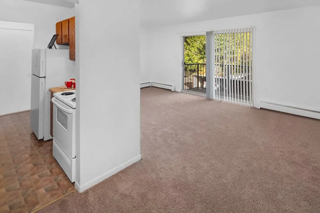 Warren Club Apartments 29356 Dequindre Rd Warren Mi Apartments For Rent Rent Com