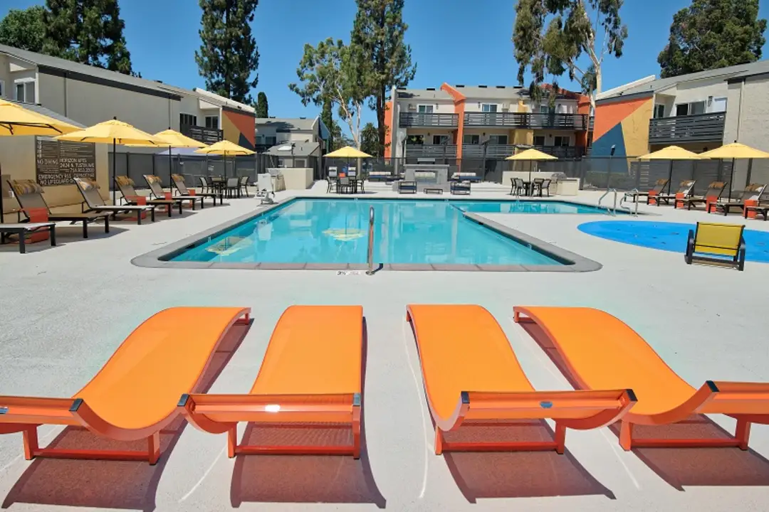 Horizon Apartment Homes 2414 N Tustin Ave Santa Ana Ca Apartments For Rent Rent Com