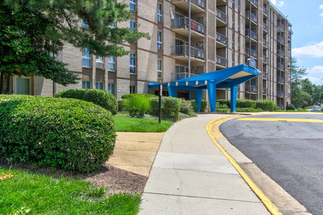 Oakcrest Towers Apartments - District Heights, MD 20747