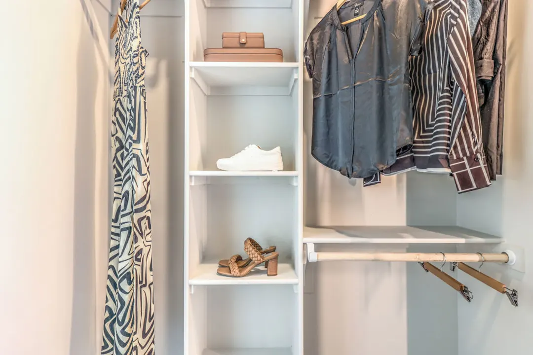 15+ Clothes Storage & RV Closet Organization Ideas