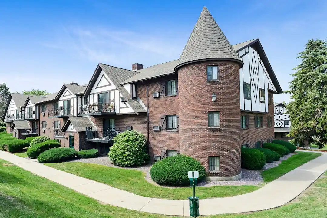Apartments 01752