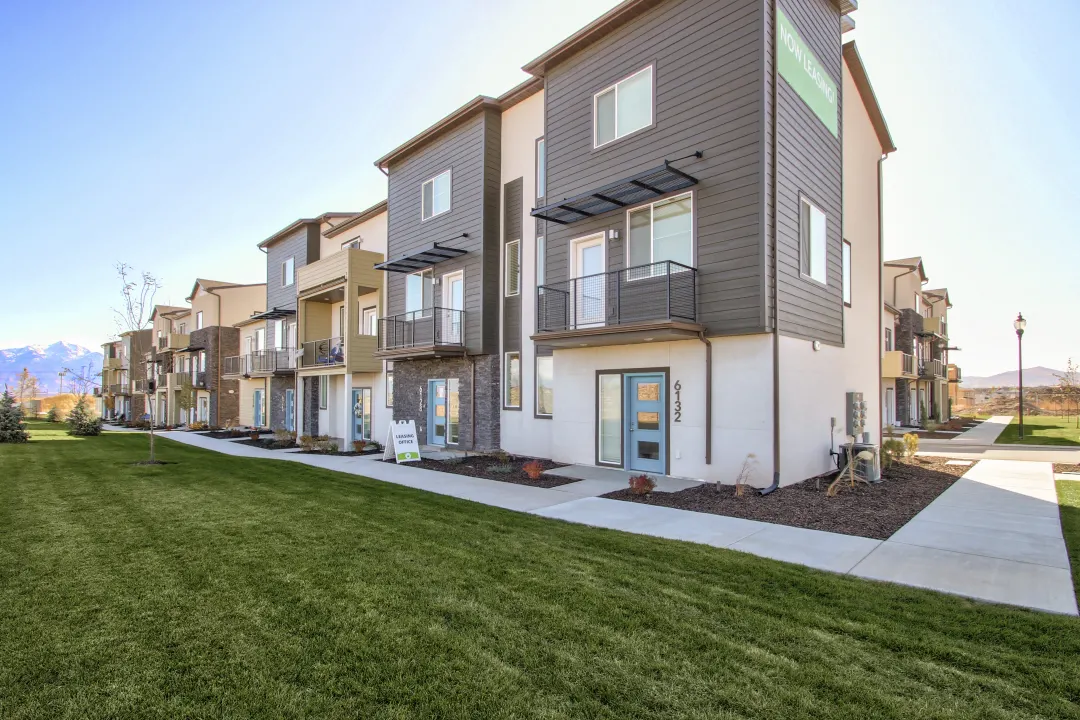 Gladstone Place Apartments - West Jordan, UT 84081