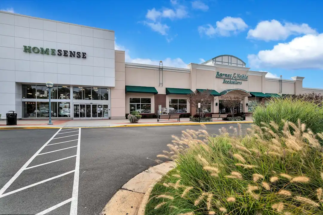 Bethesda Row, A small park in front of the Barnes & Noble b…