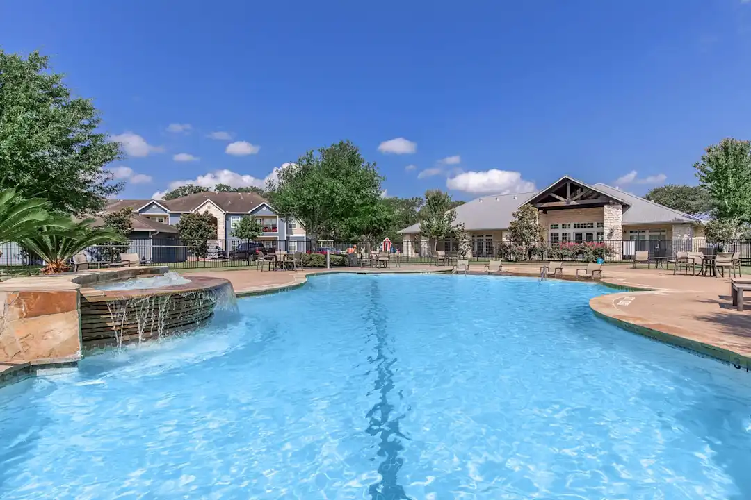 Luxury Living at its Finest: A Review of Top Apartment Pools in Houston