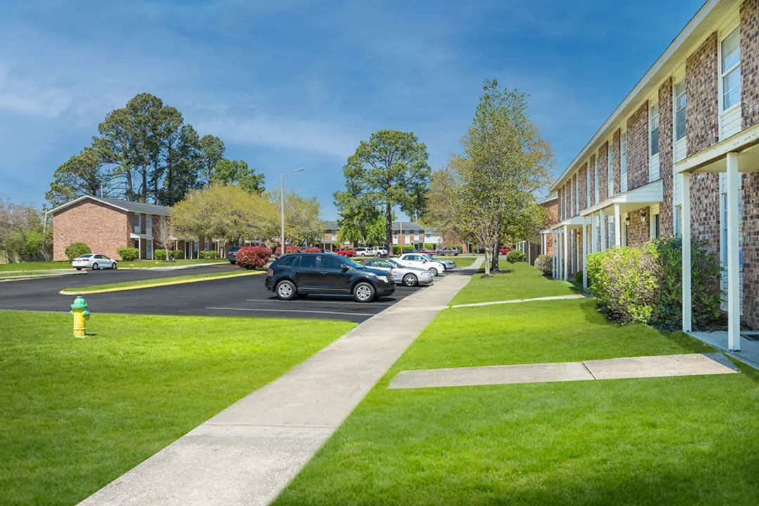 CAROLINA BREEZE - 100 Cedar St | Myrtle Beach, SC Apartments for