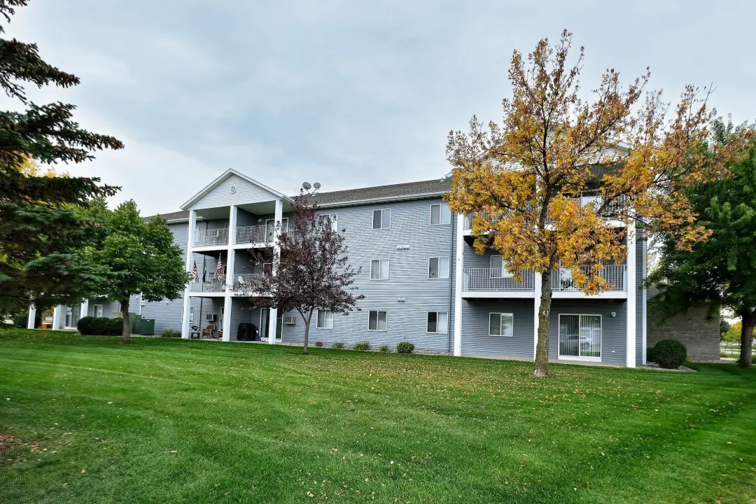 Flagstone Apartments - Fargo, ND 58104