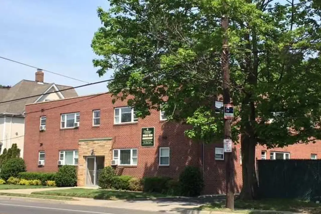 FAIRFIELD EAST AT FARMINGDALE - 717 Conklin Street, Farmingdale, NY  Apartments for Rent