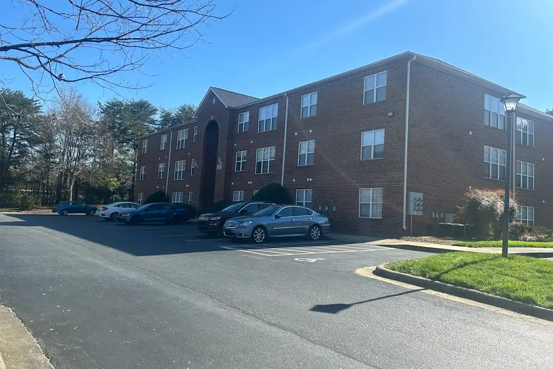 Grand Summit Apartments Greensboro, NC 27410