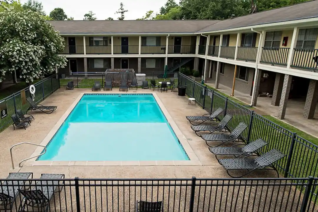 Acadian And South College Gardens 710 South College Rd Lafayette La Apartments For Rent Rent Com