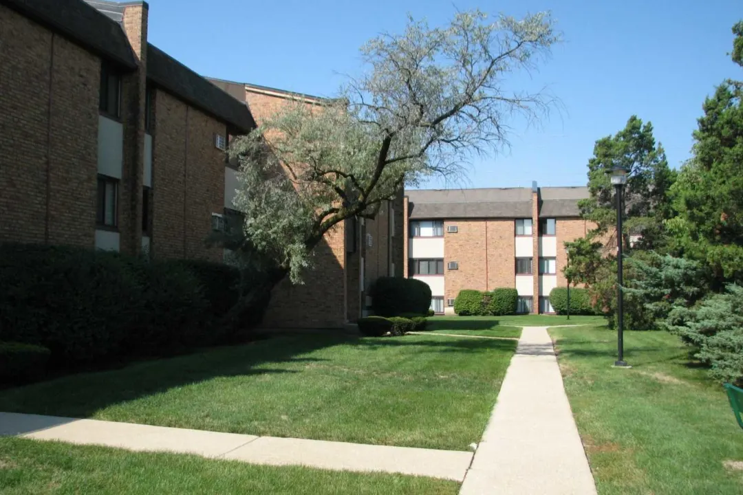 Larkin Village 947 Lois Place Joliet IL Apartments for Rent