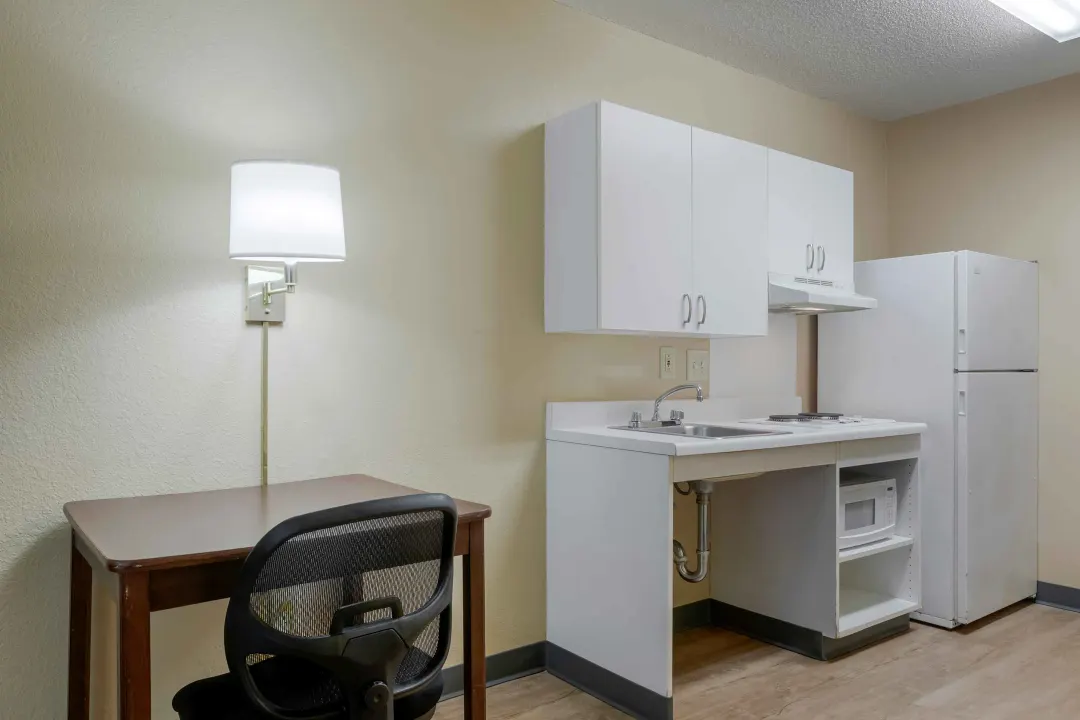 Furnished Studio Columbus NE I 270 4200 Stelzer Road