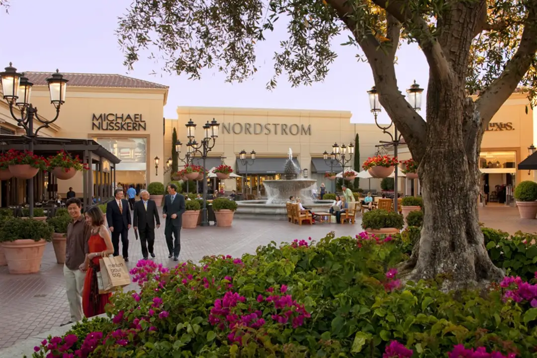 Fashion island newport beach hi-res stock photography and images