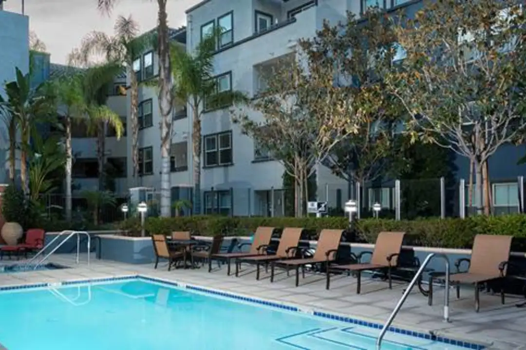 Avalon Encino is a similar property to Legado Encino located in Encino