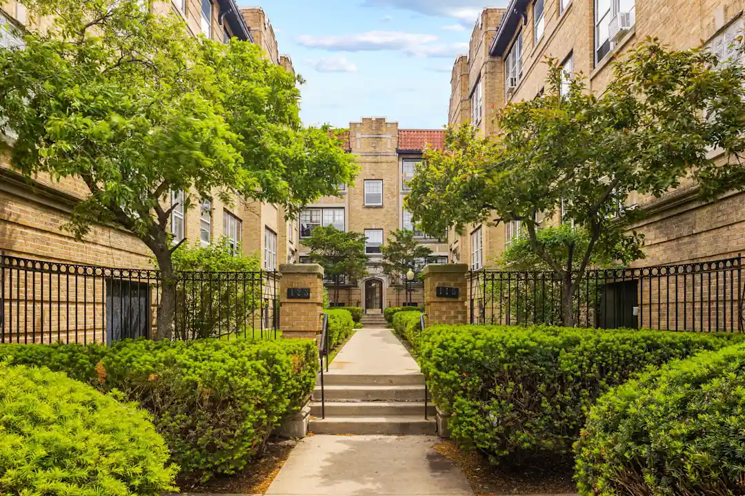 Clyde court condominiums evanston il 60202 store